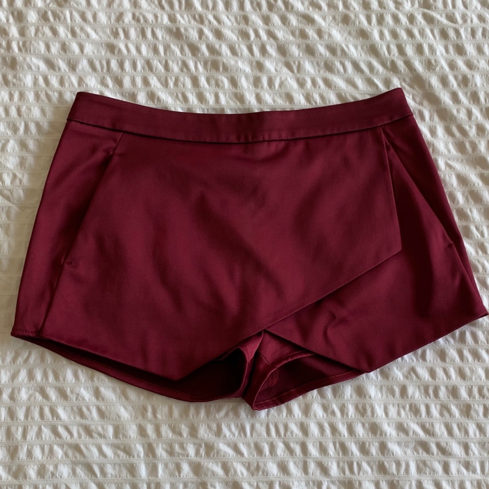 Burgundy skirt short